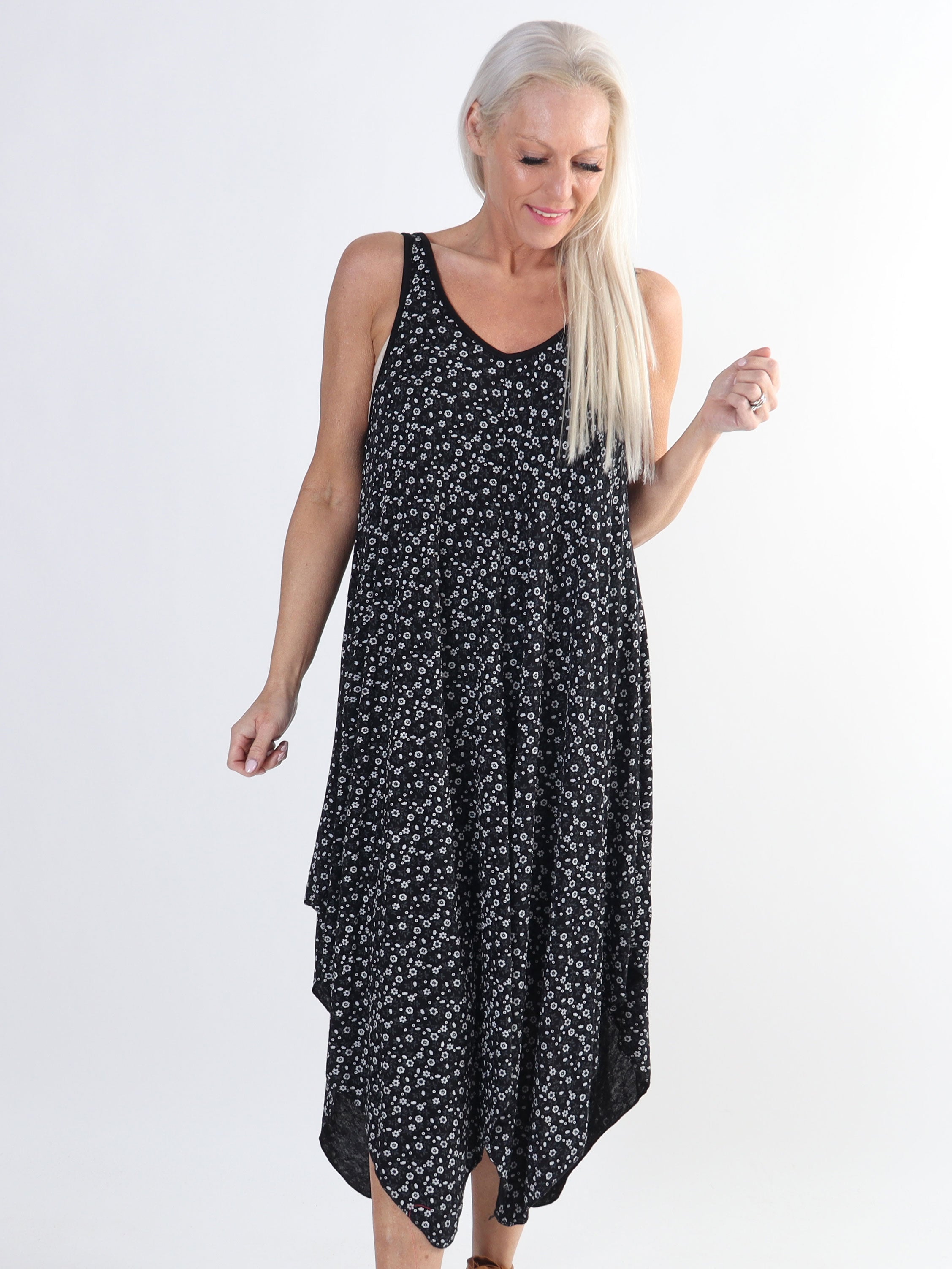 Veronica Small Flower - Plus size kjole med blomsterprint og brede stropper